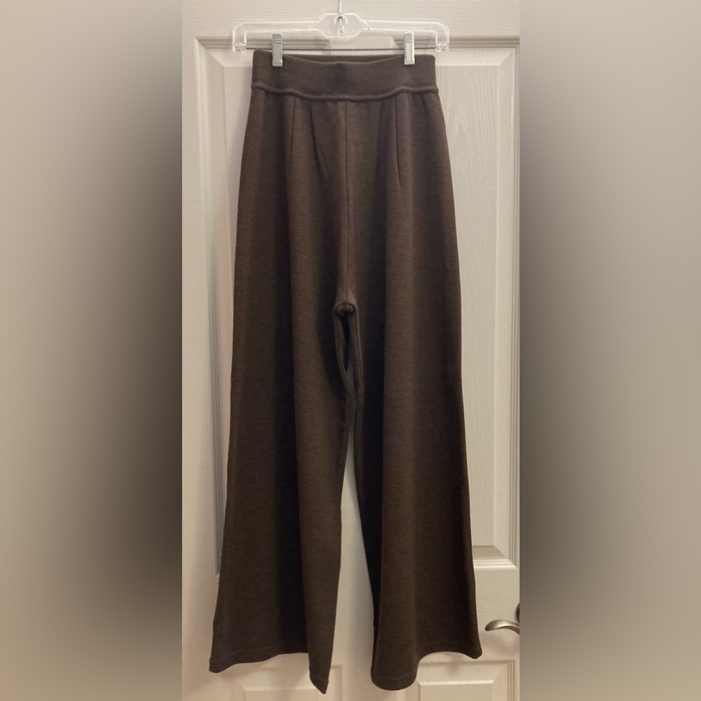 Benetton Wide Leg Knit Pants. Brown. Classic style. Size Small